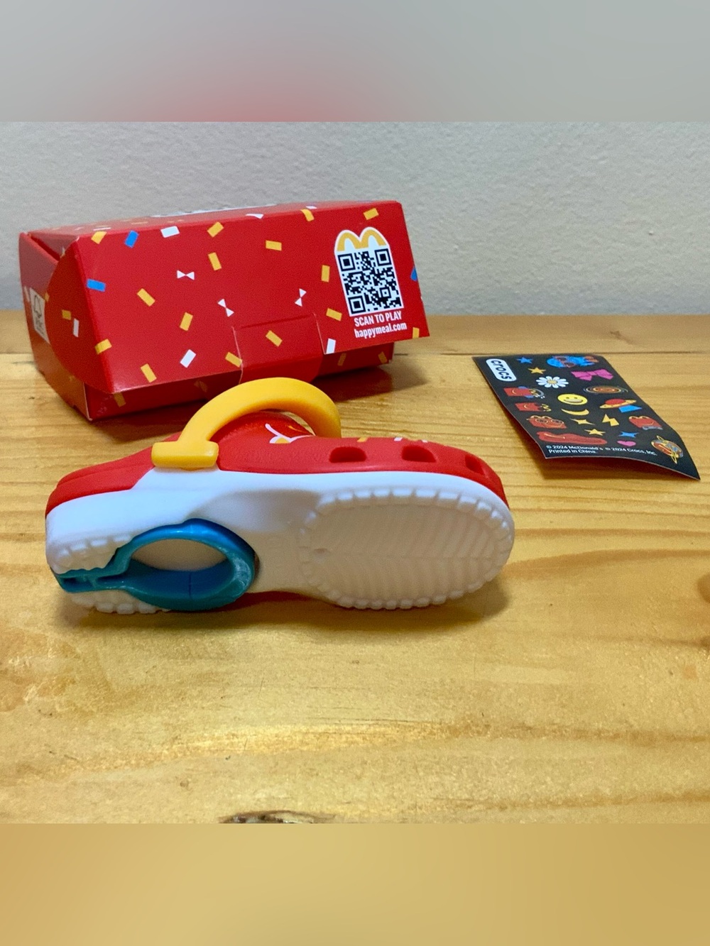 Red Crocs X McDonalds Keychain - Picture 3 of 6